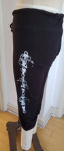 Load image into Gallery viewer, Serpent N&#39; Chain Capri Jogger Pant
