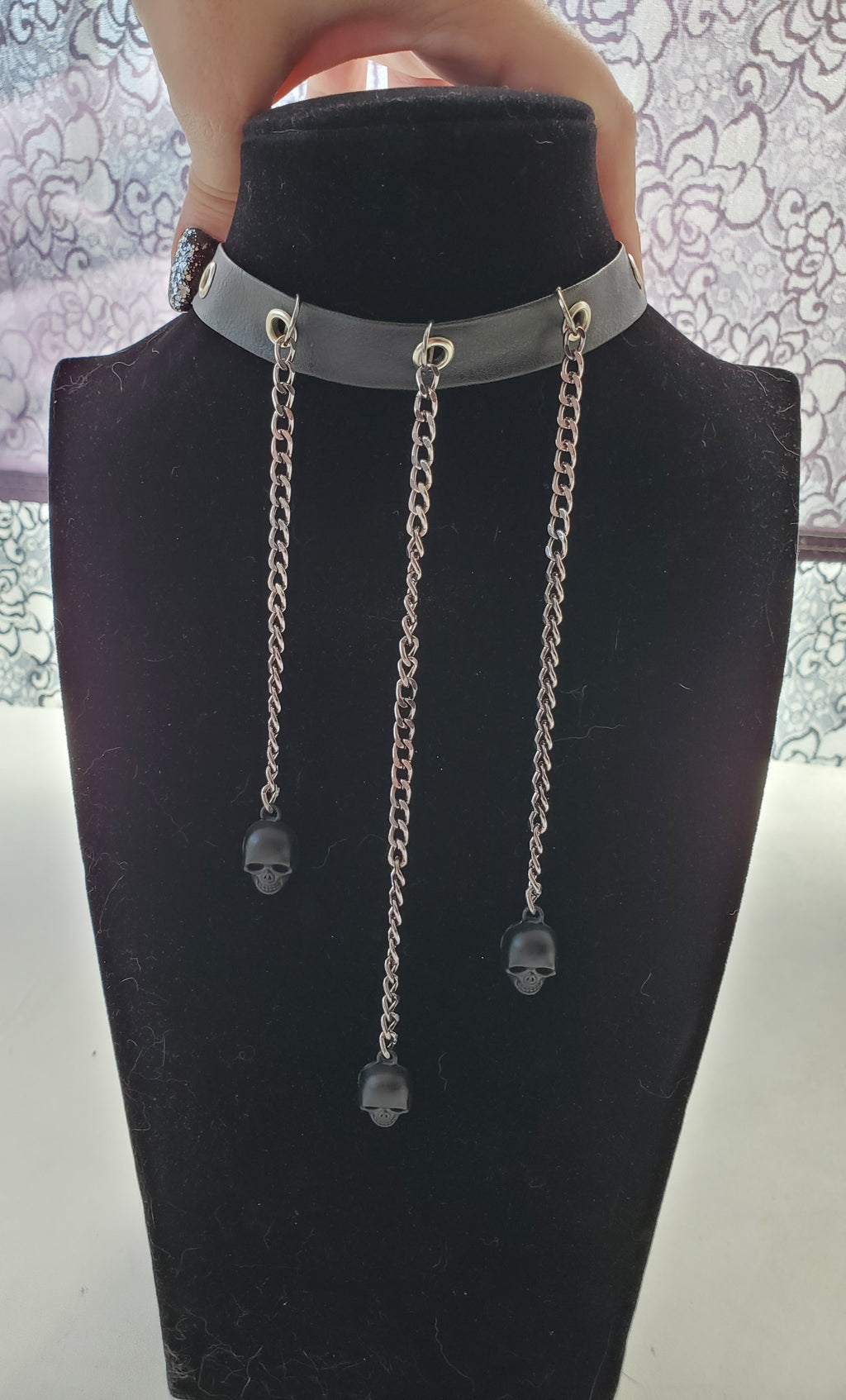 Dangling Skull Choker Necklace