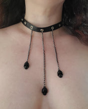 Load image into Gallery viewer, Dangling Skull Choker Necklace
